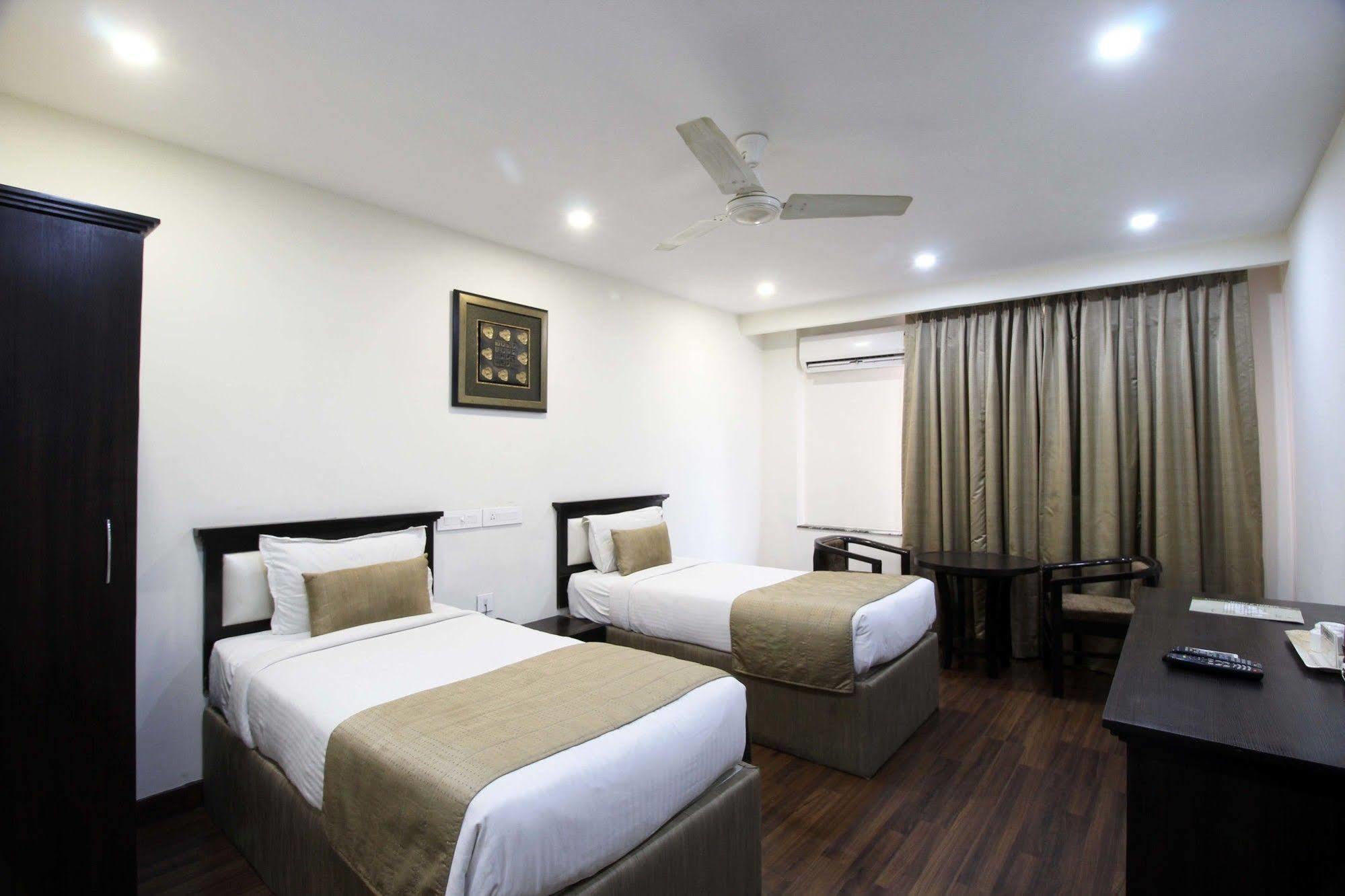 Genx Usha Kiran Agra Hotel Agra  Exterior foto