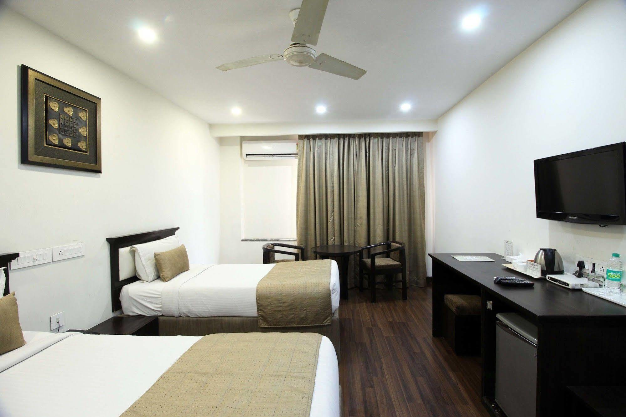 Genx Usha Kiran Agra Hotel Agra  Exterior foto