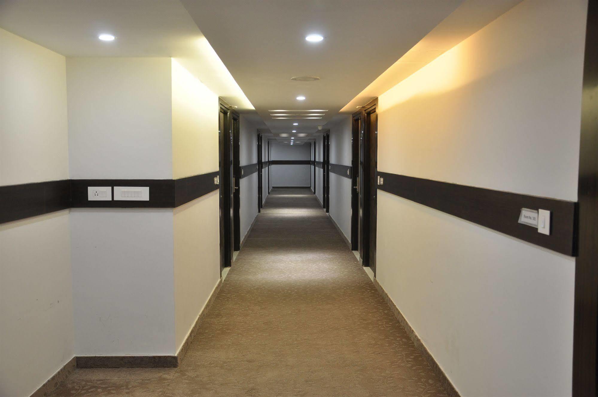 Genx Usha Kiran Agra Hotel Agra  Exterior foto